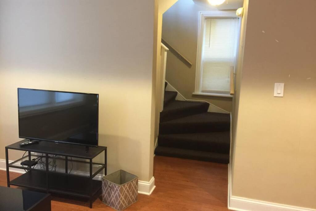 Entire Modern 2 Bedroom Apartment Chicago Exterior photo